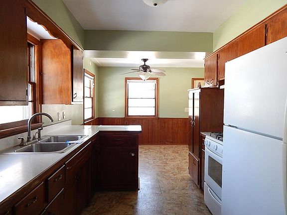 5th image of 663 Shryer Ave W