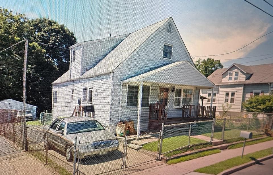 2nd image of 123 Hazel Ave