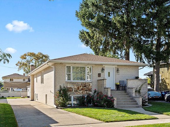 2nd image of 910 N 12th Ave