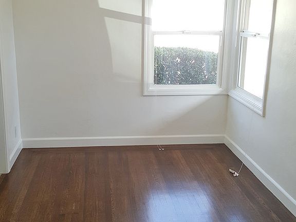 5th image of 939 15th Ave