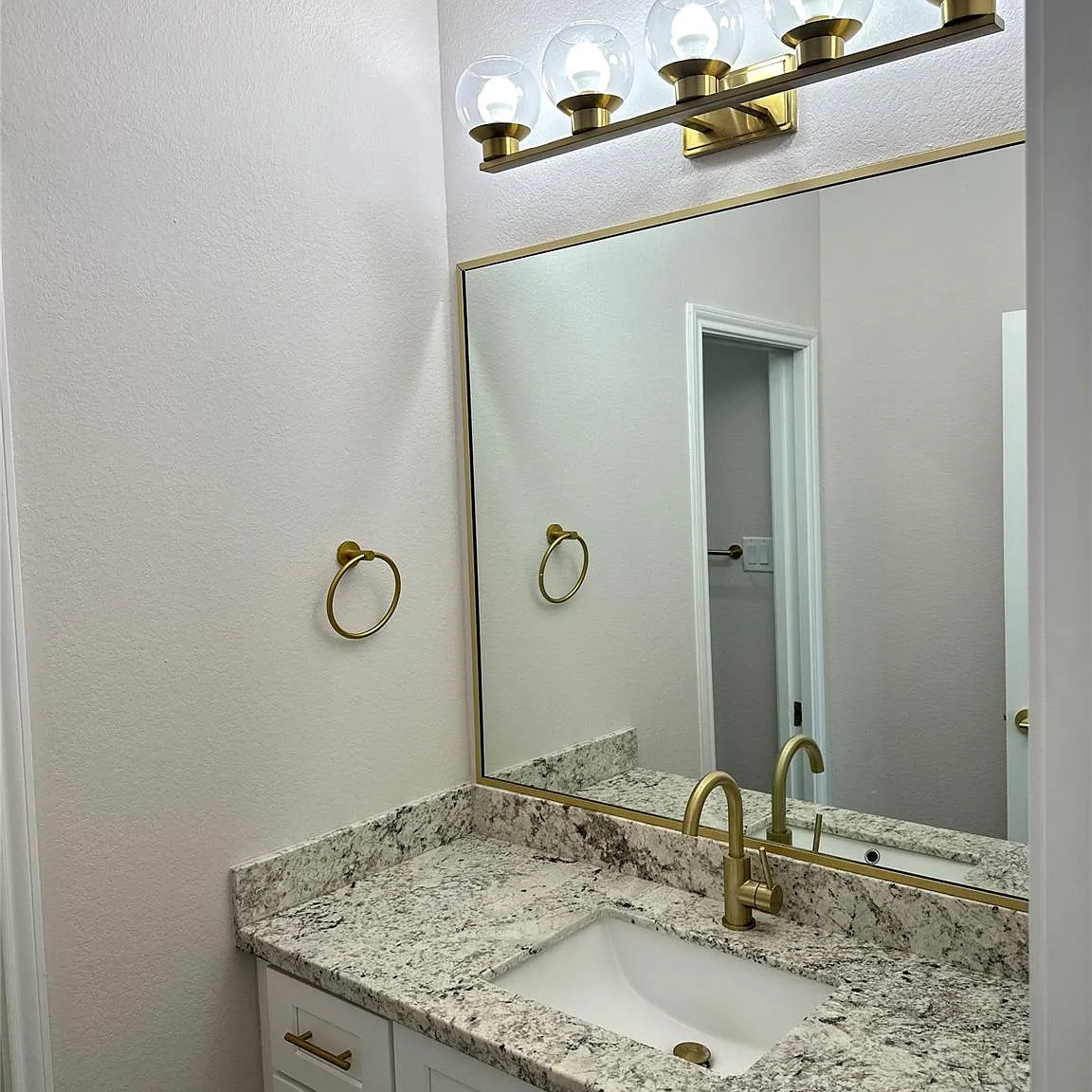 3 bed, 2.0 bath, $2,300 — Photo 4