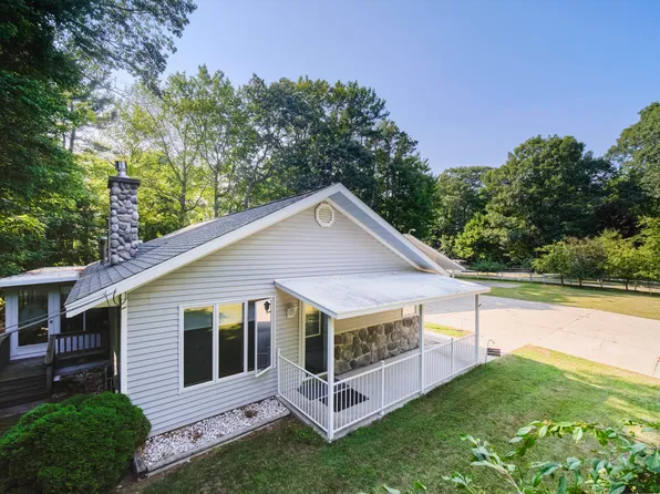 3423 Balsam Rd, Manistee, MI 49660