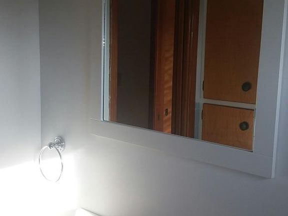 5th image of 185 Victory Ave APT 4