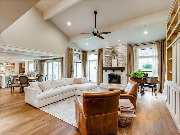 5th image of 10509 Pickfair Dr