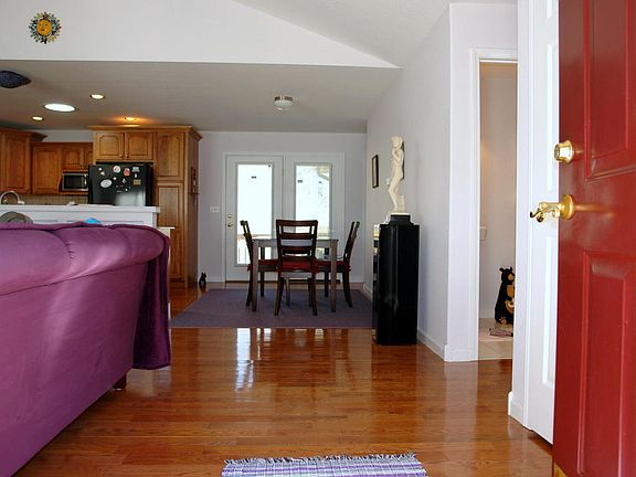 4th image of 136 Beachwood Dr