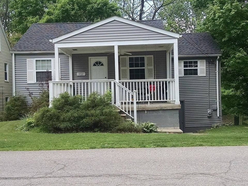 1st image of 832 Lake Dr