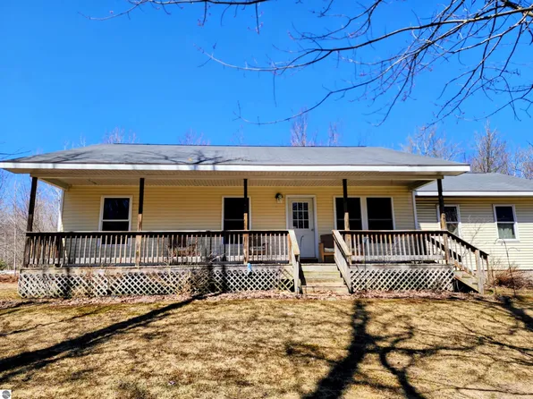 10097 Valleypark Dr, Mancelona, MI 49659