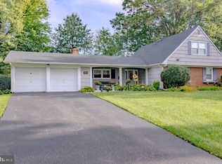 40 Club House Dr, Willingboro, NJ 08046