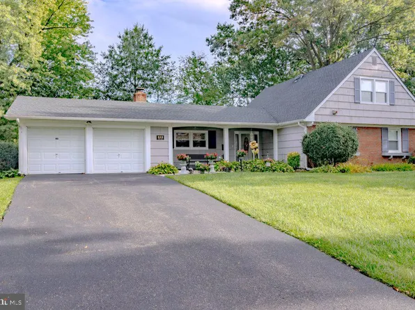 40 Club House Dr, Willingboro, NJ 08046