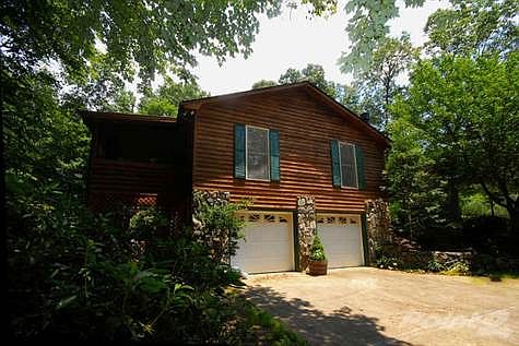 Side w/Double Car Garage