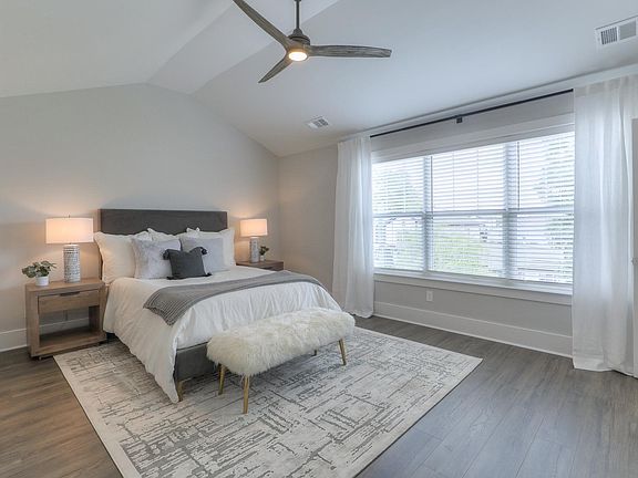 5th image of 3062 Greenwood Cir