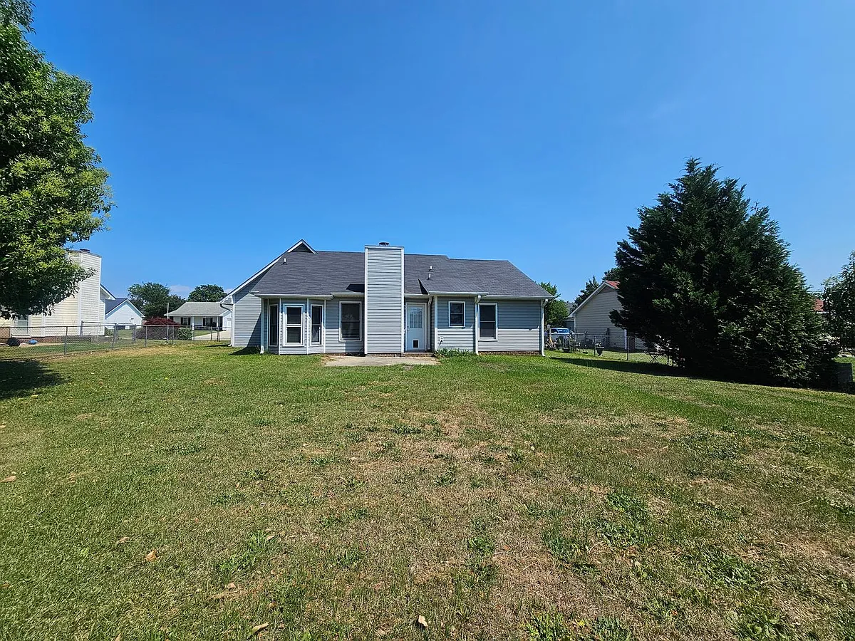 Building Photo - 310 Buckeye Dr