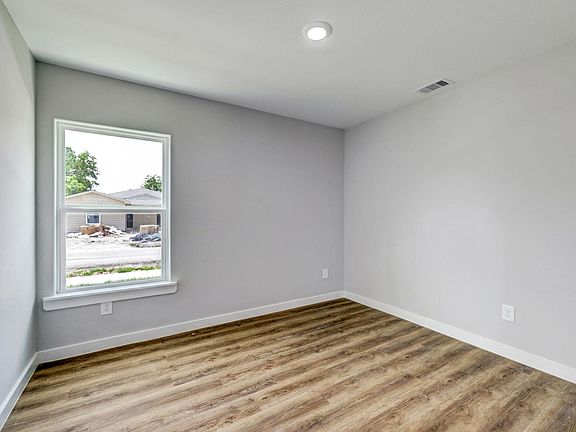 4th image of 8219 Hanna St #B