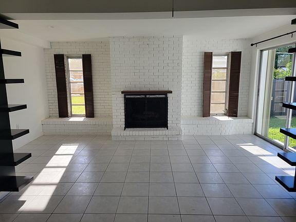 Family room/ fireplace