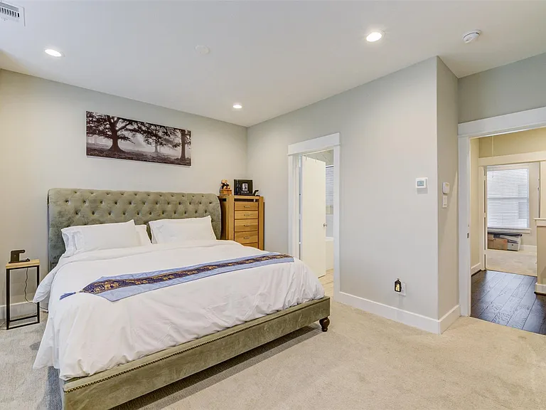 710 Clark St — Photo 31