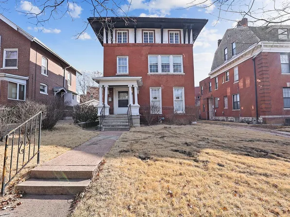 8 Beverly Pl, Saint Louis, MO 63112