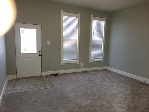 nice sized living room