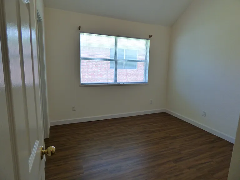 3904 Valez Dr — Photo 18