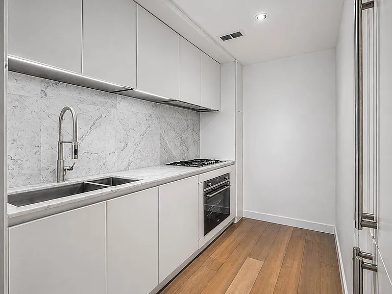 429 Kent Ave #638 — Photo 20