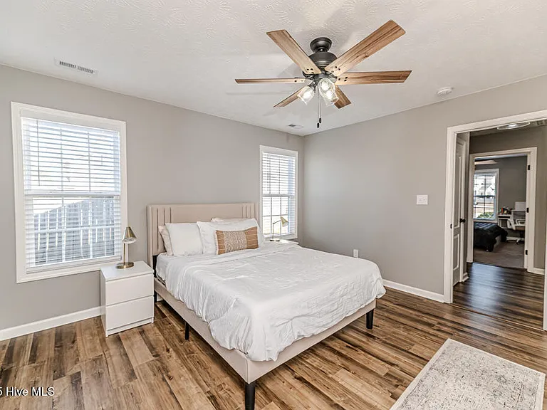 224 Roanoke Dr — Photo 32