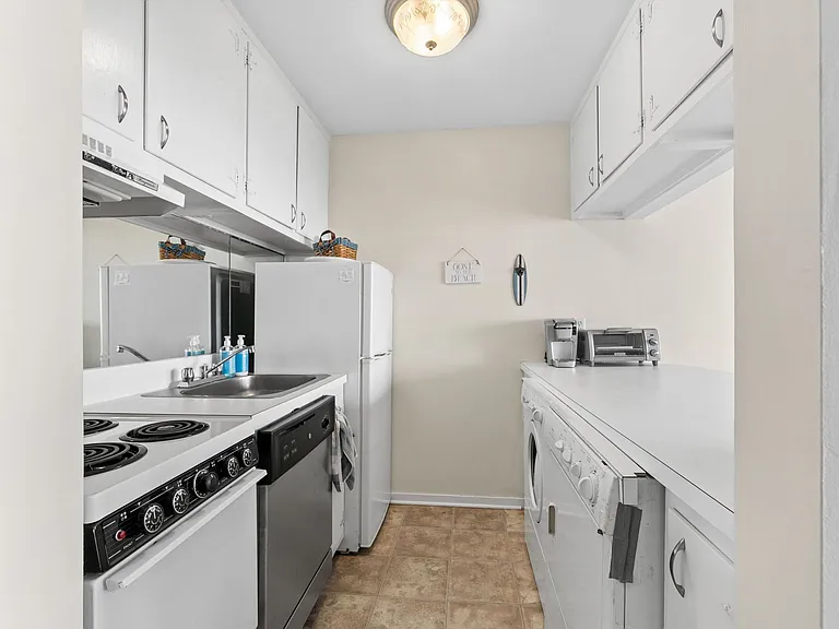 274 Dune Rd — Photo 6