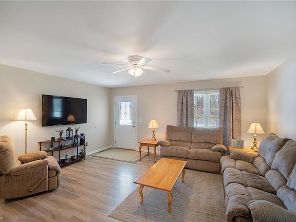 3rd image of 110 Franklin Ave