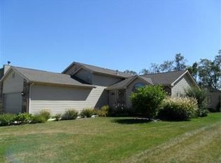 2353 Sweet Briar Ln, Valparaiso, IN 46385