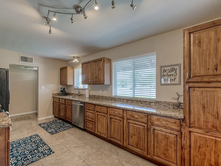 8031 E Oak St — Photo 12