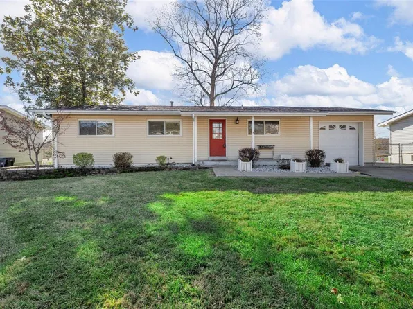 534 Aqua Ridge Dr, Saint Louis, MO 63129