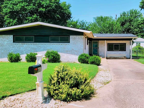 607 Charles Ave, Mulvane, KS 67110