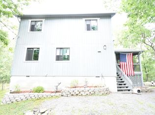 224 Saunders Dr, Bushkill, PA 18324