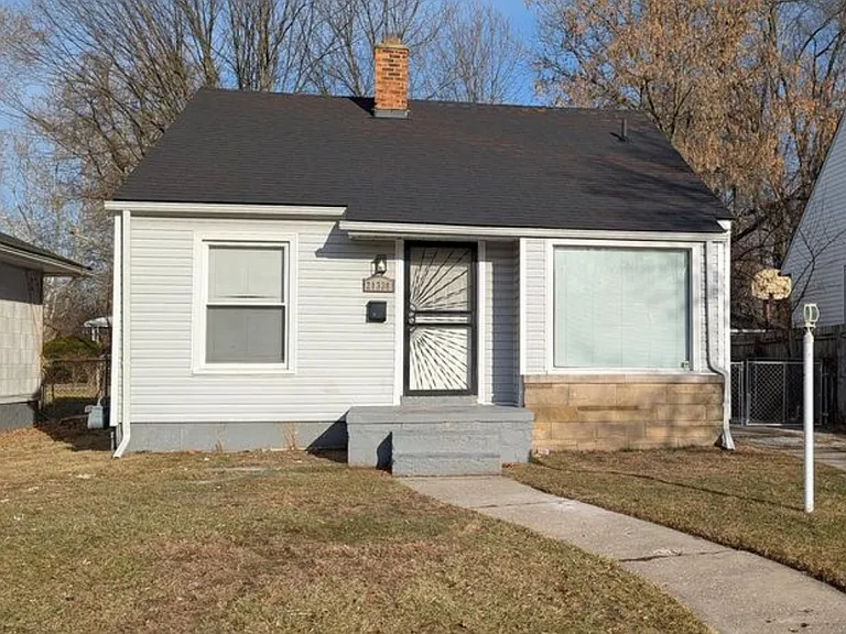 21338 Pembroke Ave — Photo 1