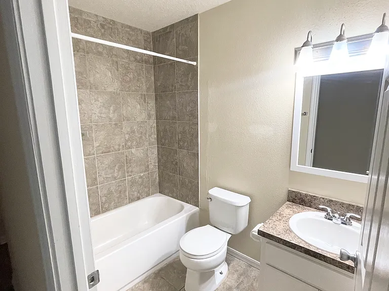 2403 W Platt St #B — Photo 26