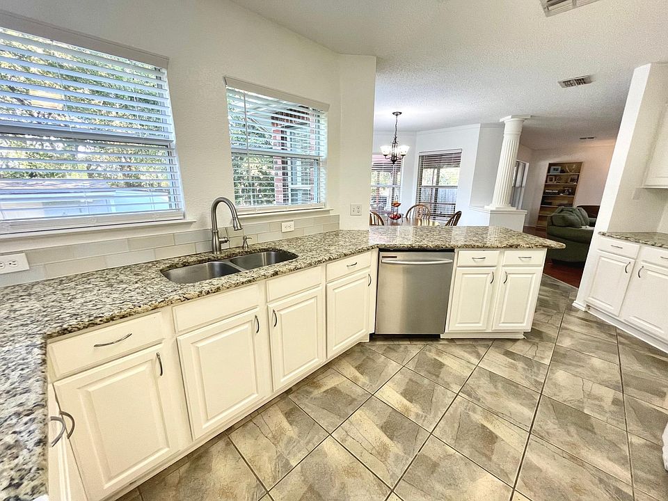 1st image of 225 Ellicott Dr