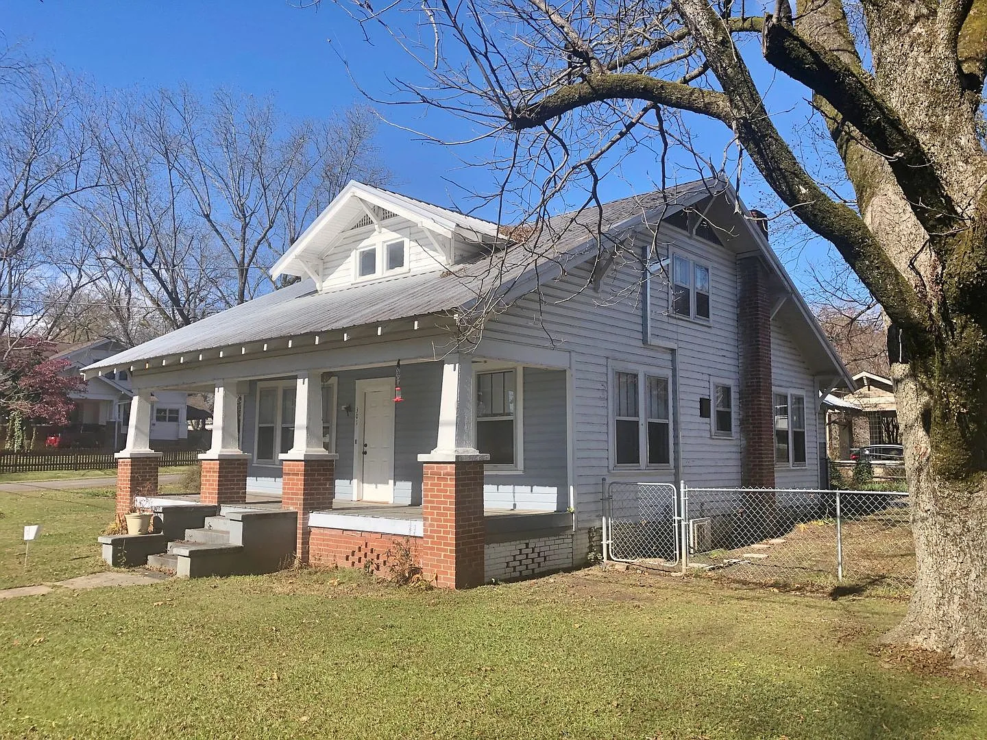 3 Bedrooms 1 Bath — Photo 2