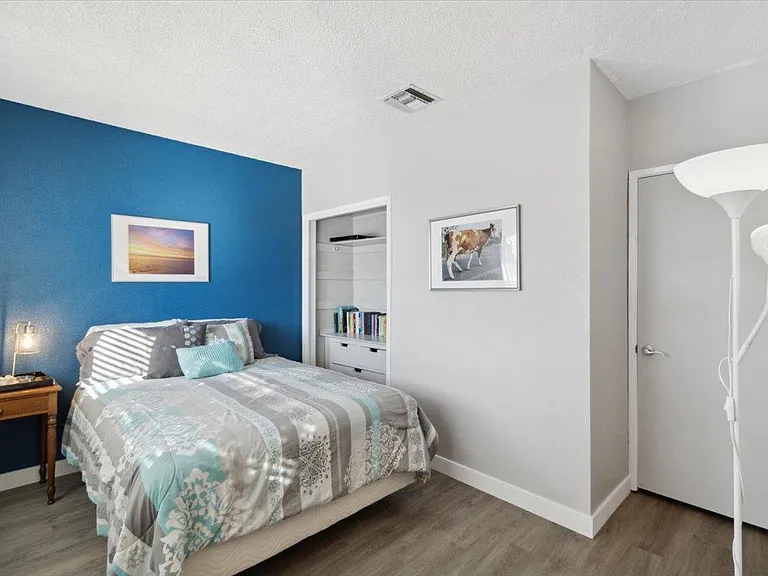 Bedroom 5: great views of the pool & back patio!