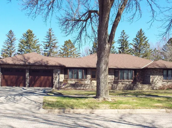 916 5th St NE, Sibley, IA 51249