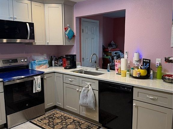 5th image of 557 Ridgewood St NW