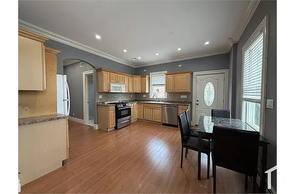 Building Photo - 488 Ionia Ave #1