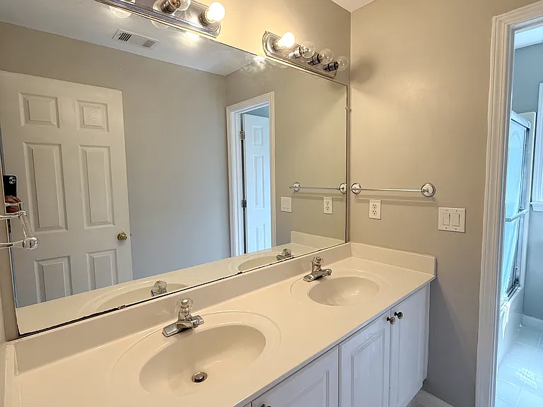 Full bath upstairs