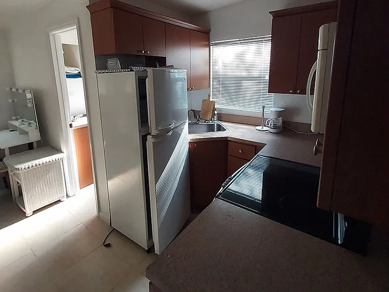 Transylvania Ave — Photo 4
