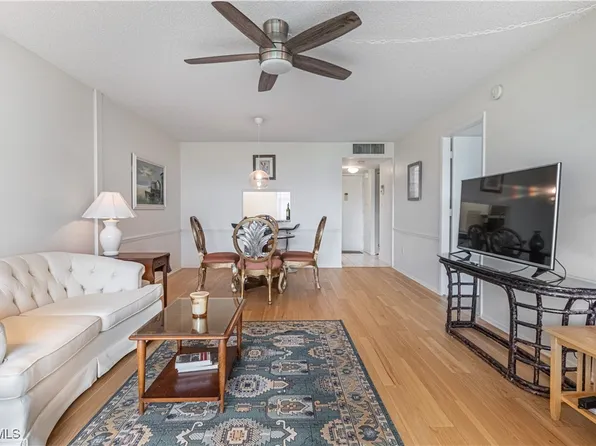 1828 Pine Valley Dr APT 201, Fort Myers, FL 33907