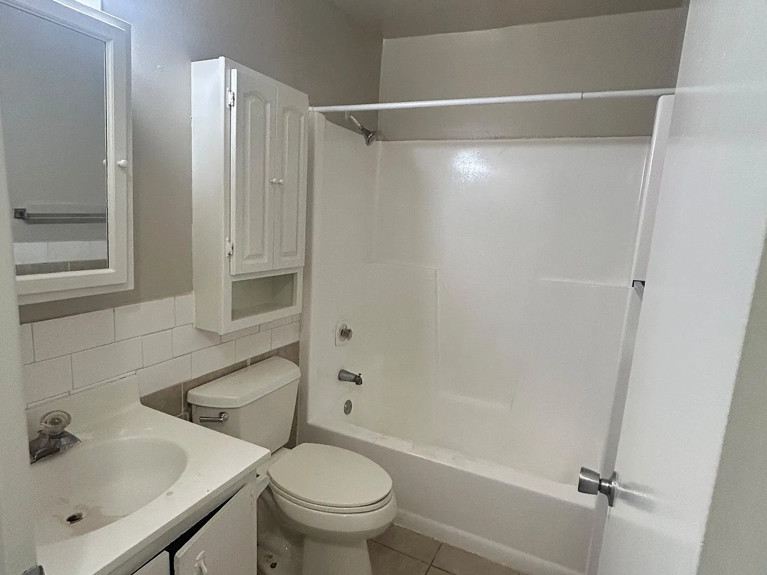 2 bed, $1,000 — Photo 2