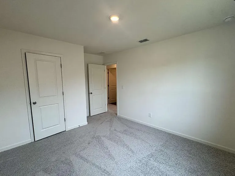 237 Silverton Dr — Photo 5