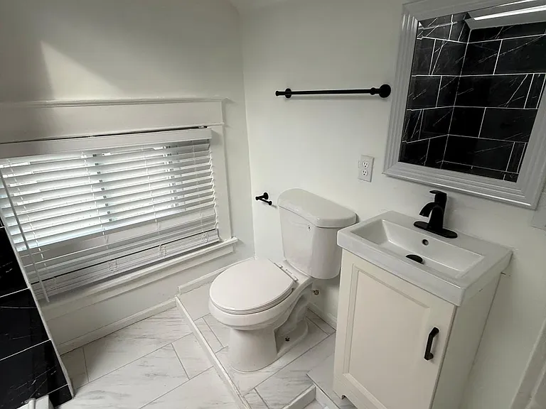 3333 Gillham Rd — Photo 5