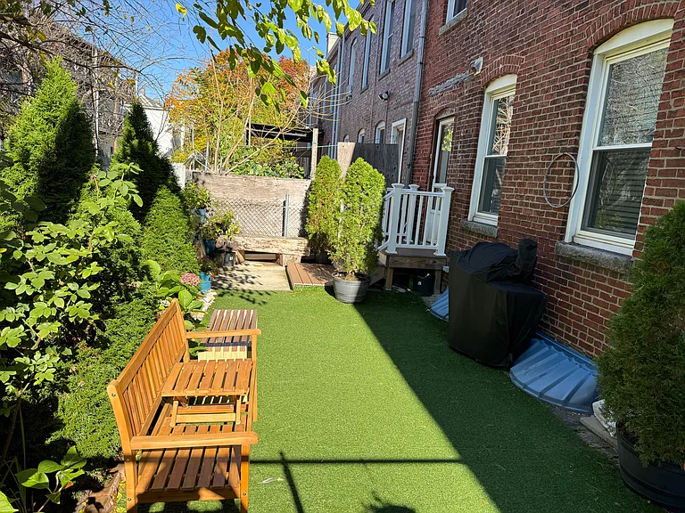 18 Holmes St #1 — Photo 4