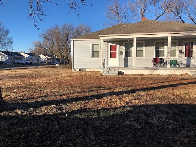 Front of home. 1302 is on the left.