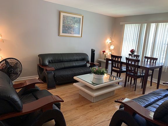 3rd image of 6621 N Seeley Ave #1S