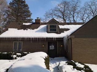 1690 Aqua View Ct, Cedarburg, WI 53012