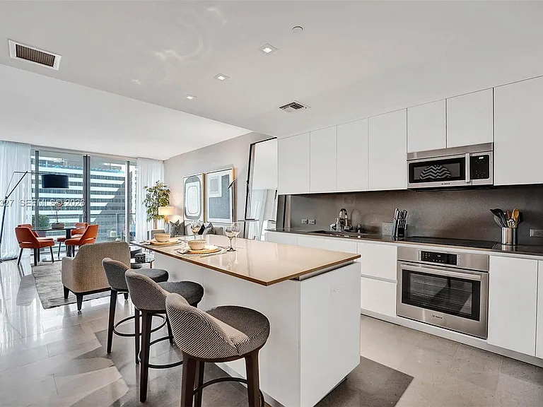 88 SW 7th St #1408 — Photo 41